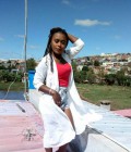 Annie 31 Jahre Antananarivo Madagaskar