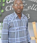 Ernest 54 Jahre Cotonou Gutartig