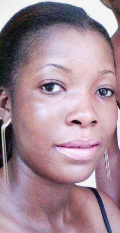 Marina 37 Jahre Abidjan Elfenbeinküste