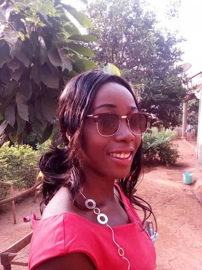 Diane 34 Jahre Yaoundé Kamerun