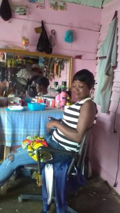 Suzan 31 Jahre Bamenda Kamerun