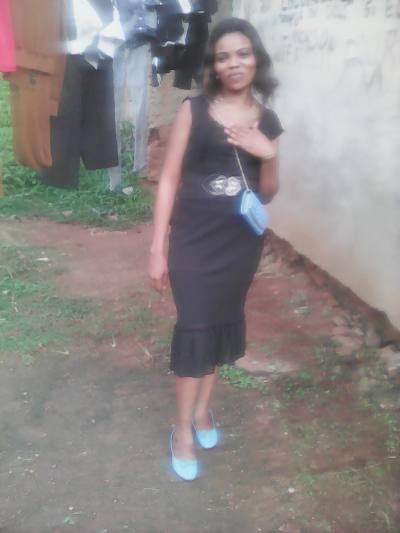 Joelle 37 Jahre Yaounde Kamerun