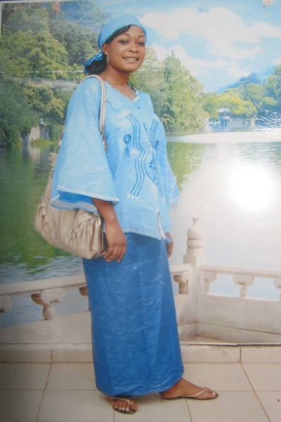 Denise 37 Jahre Urbaine Kamerun