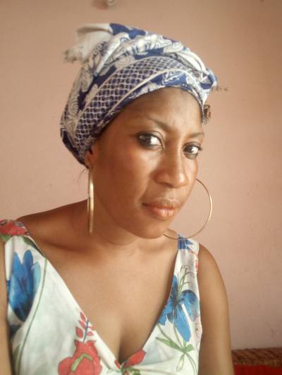 Catherine 42 Jahre Yaounde Kamerun