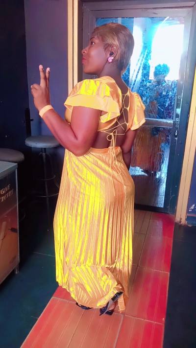 Carole 29 Jahre Yaoundé Cameroun