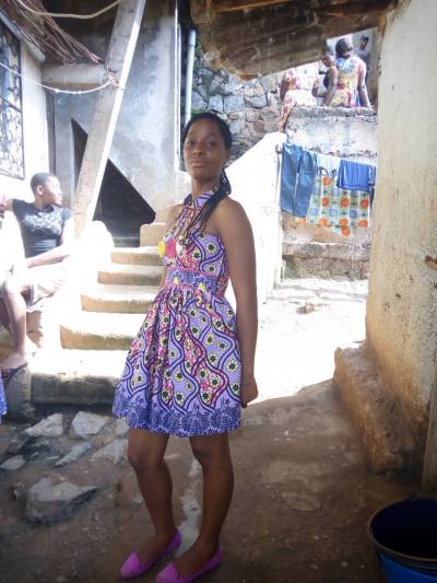 Dolly 33 Jahre Yaounde Kamerun