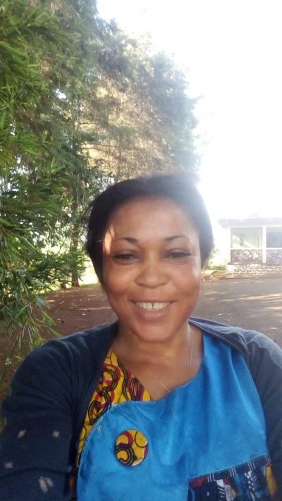 Elvire 43 ans Yaoundé Cameroun