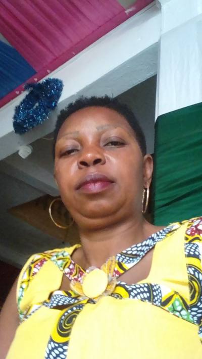 Albertine 49 ans Douala Cameroun
