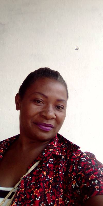Fifine 48 Jahre Mfou Kamerun