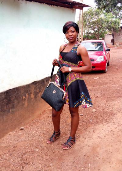 Madeleine 33 Jahre Yaoundé Kamerun