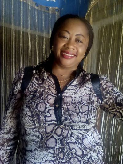 Julie 42 ans Yaoundé Cameroun