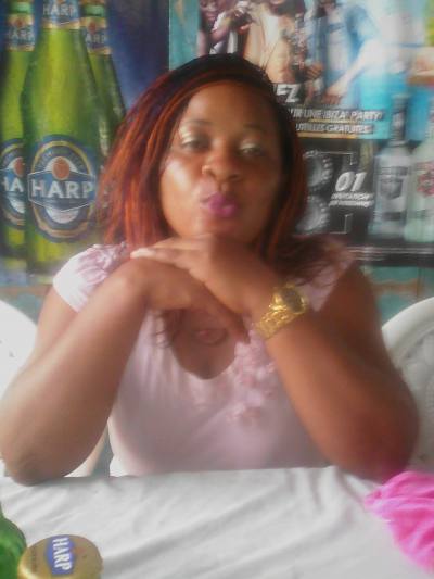 Nadege 42 Jahre Douala Kamerun