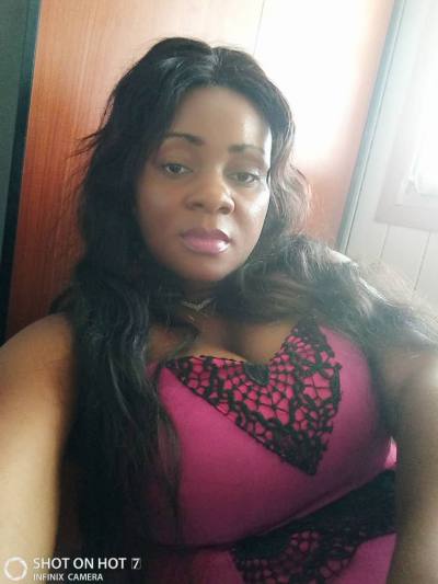 Dorine 39 years Douala Cameroon