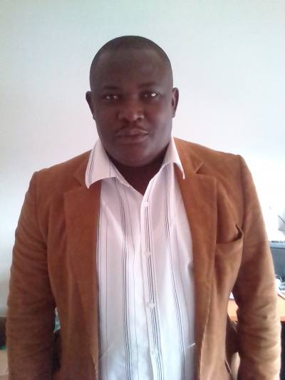 Serge 43 Jahre Cotonou Gutartig