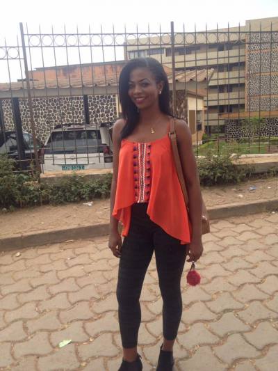 Clemence 33 ans Yaoundé Cameroun