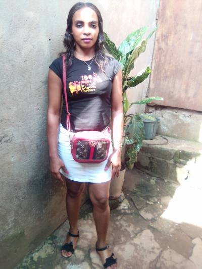 Thérèse 33 ans Yaounde Cameroun