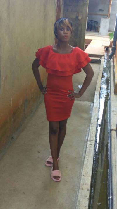 Bernice 28 years Douala Cameroon