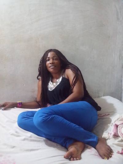 Jacqueline 45 Jahre Yaounde Kamerun