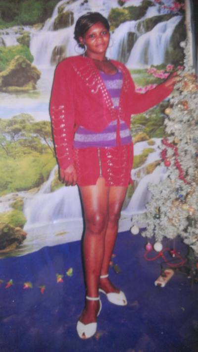 Marie 35 Jahre Yaoundé Kamerun