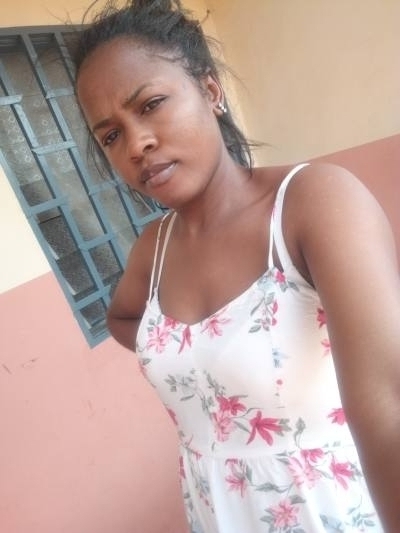Cathia 29 Jahre Yaoundé  Kamerun
