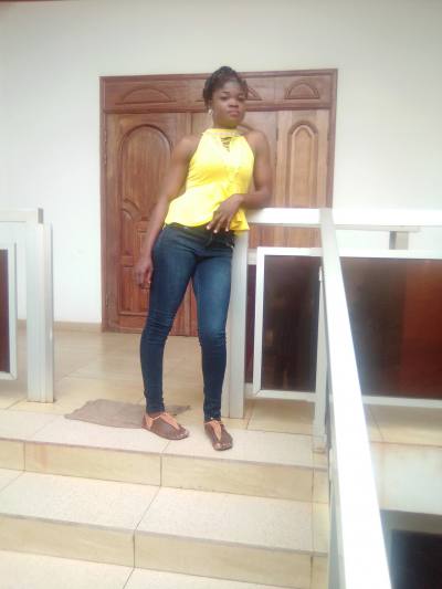 Ursulla 32 ans Yaoundé Cameroun