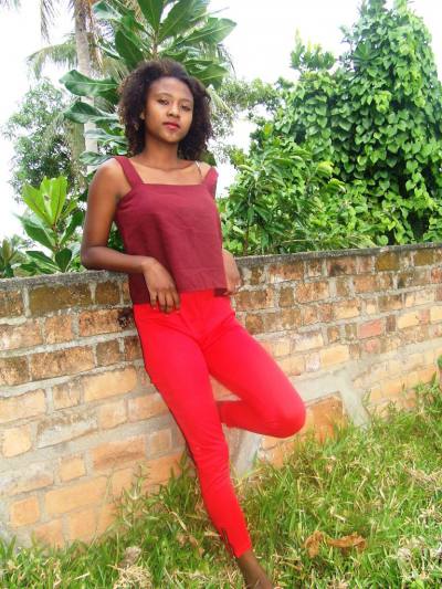 Sandrica 26 ans Antalaha Madagascar