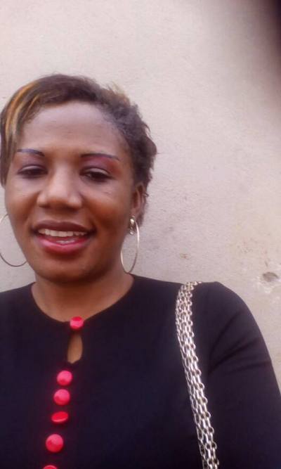 Alice 44 Jahre Yaoundé Kamerun