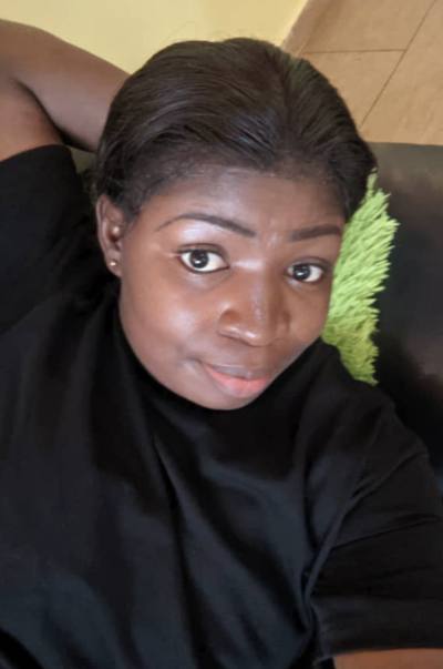 Sylvia 24 Jahre Yaounde Kamerun