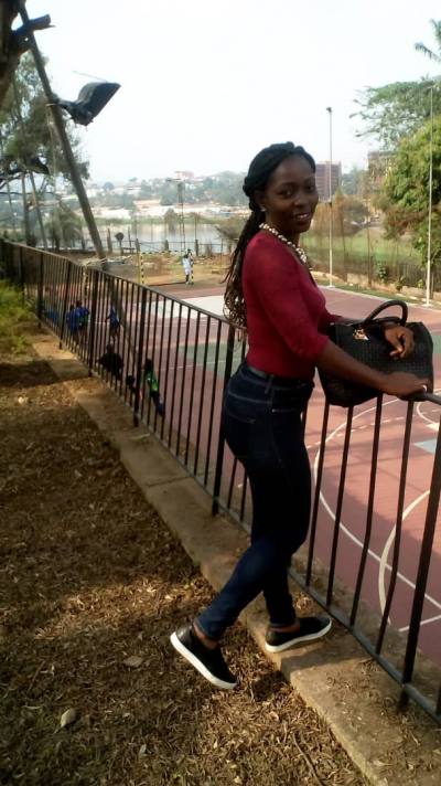 Viviane 34 ans Yaoundé Cameroun