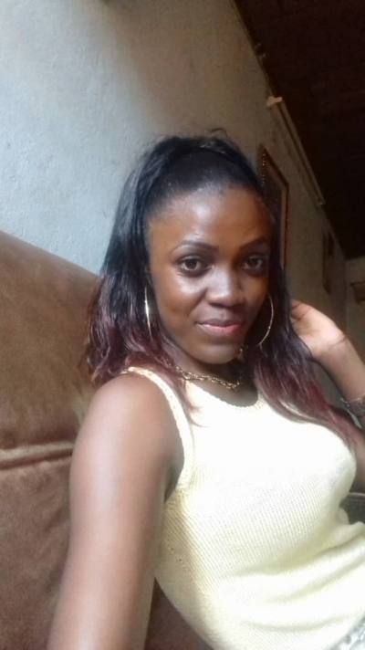 Linda 31 ans Yaoundé Cameroun