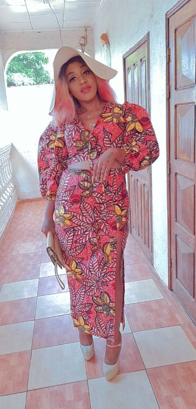 Laetitia 32 Jahre Mfoundi Kamerun