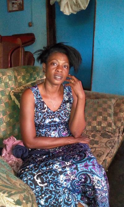 Josiane 44 Jahre Yaoundé Kamerun