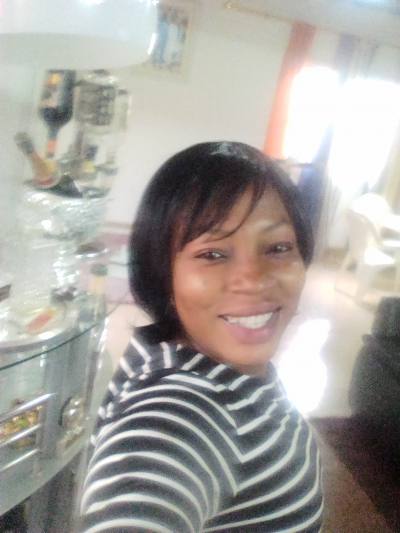 Emilienne 36 years Yaoundé  Cameroon