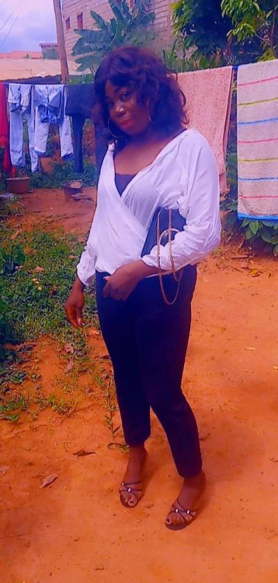 Alida Ngono 26 ans Yaounde Cameroun