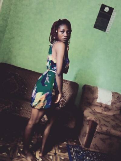 Marina 34 Jahre Yaounde Kamerun