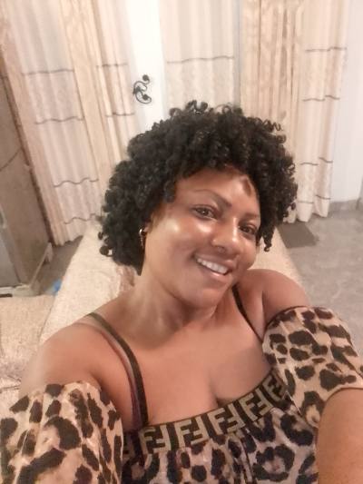 Olga 26 ans Douala Cameroun