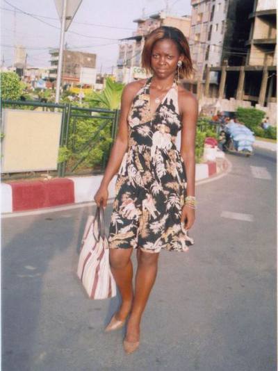 Flora 35 ans Douala Cameroun