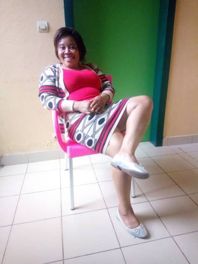 Zeh nsili 44 ans Yaoundé 5 Cameroun