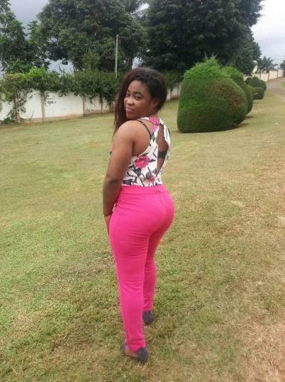 Vickyse 35 Jahre Yaoundé Kamerun