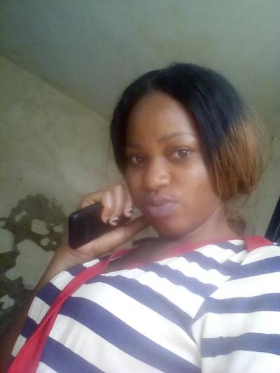 Edwige 28 ans Yaoundé Cameroun
