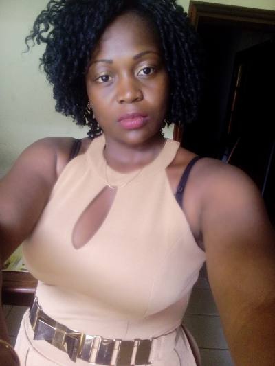 Carine 38 ans Douala  Cameroun
