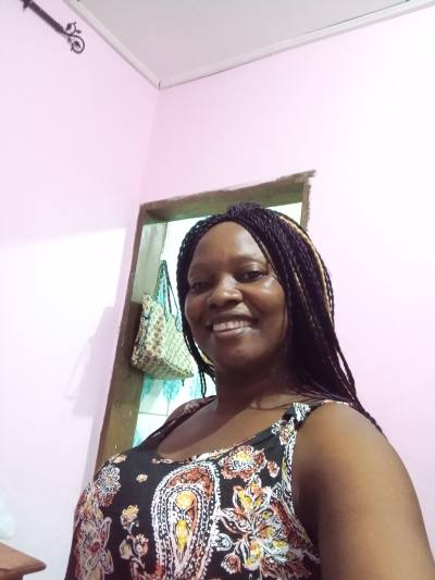 Valerie 43 Jahre Yaoundé Kamerun