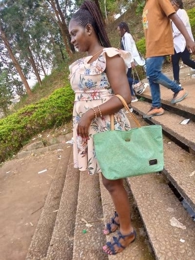Agathe 34 Jahre Yaoundé Kamerun