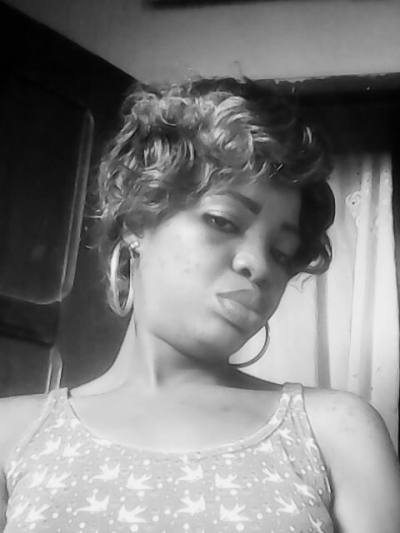 Erica 38 Jahre Yaoundé Kamerun