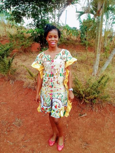 Bernadette 28 ans Yaoundé Cameroun