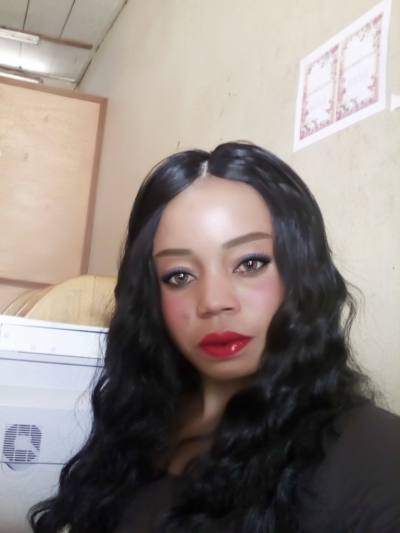 Rose 35 ans Yaoundé Cameroun