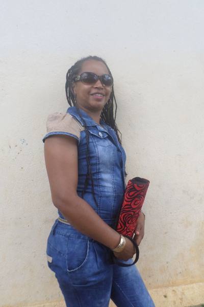 Suzie 43 years Toamasina Madagascar