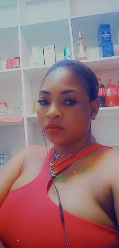 Laure  33 years Chrétienne Cameroon