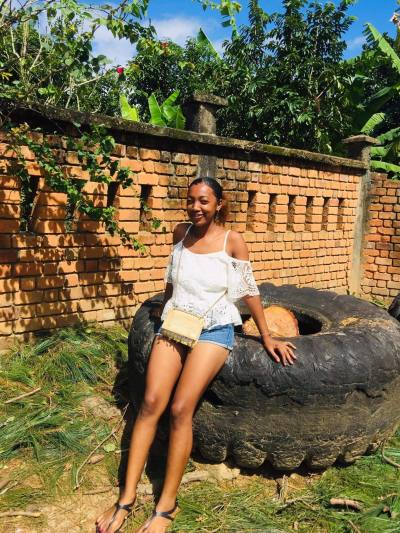 Leticia 21 years Antalah Madagascar