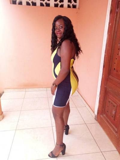 Prisca 32 Jahre Yaounde4eme Kamerun
